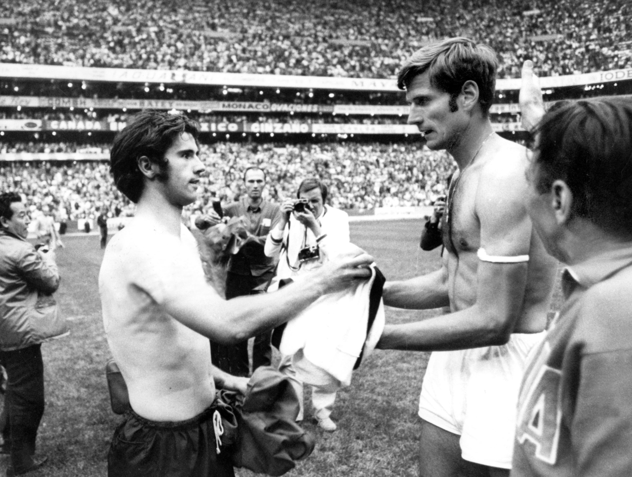 facchetti-and-mc3bcller-after-italy_s-4-3-win-over-west-germany-in-world-cup-1970.png